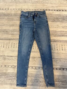 American Eagle Outfitters Women's Skinny Jeans in Medium Blue Wash